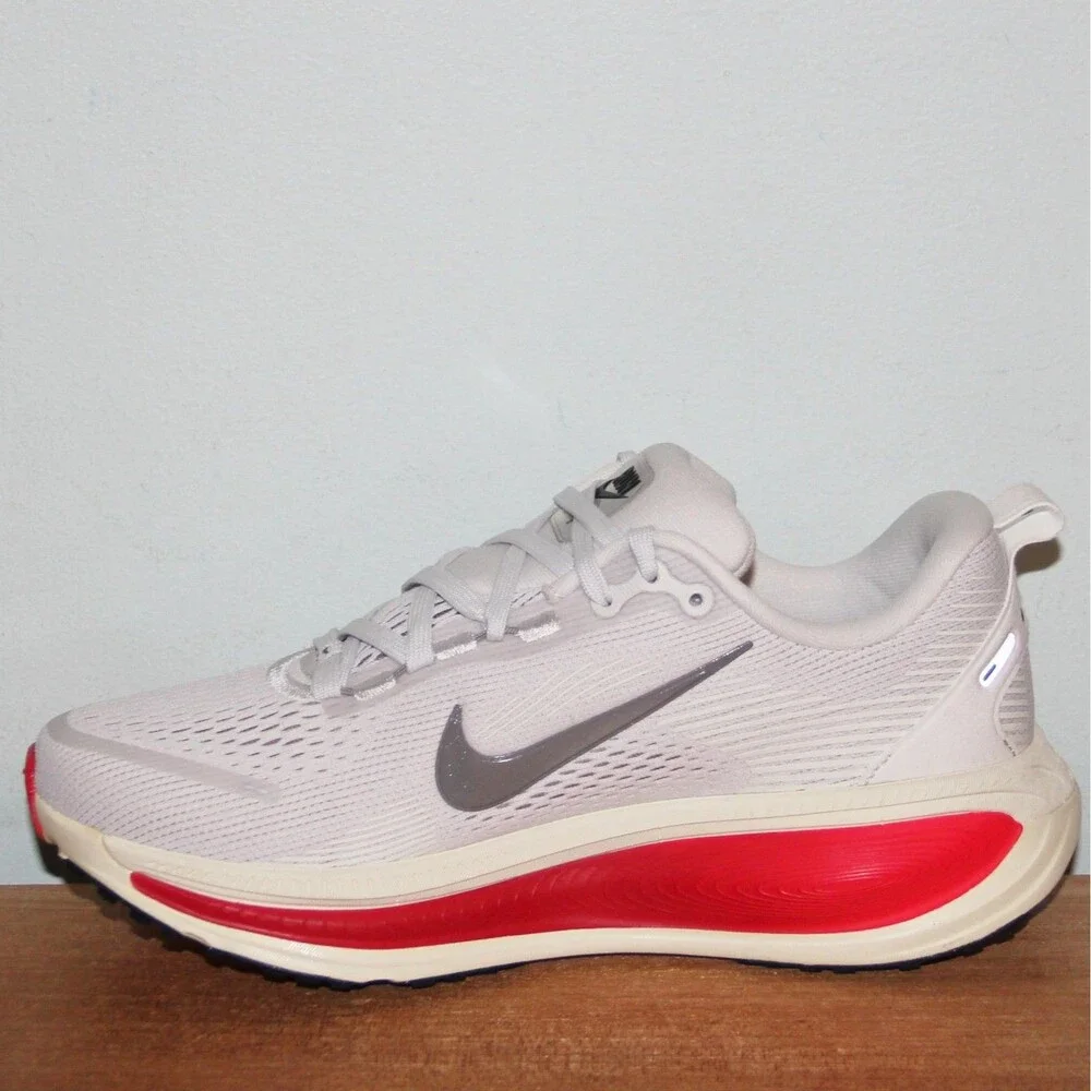 Nike Vomero 18 Running Shoes Mens 6 Womens 7.5 Platinum Tint Fire Red